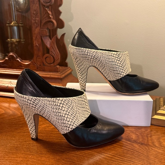 Loeffler Randall Black Leather Cream Snakeskin Colorblock 3.75”Heels Size 7 $428 - Picture 5 of 12